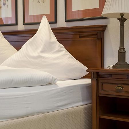 Hotel Zum Alten Brunnen Райне Екстериор снимка