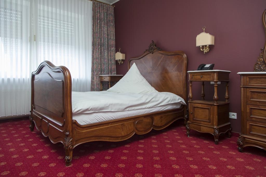 Hotel Zum Alten Brunnen Райне Екстериор снимка