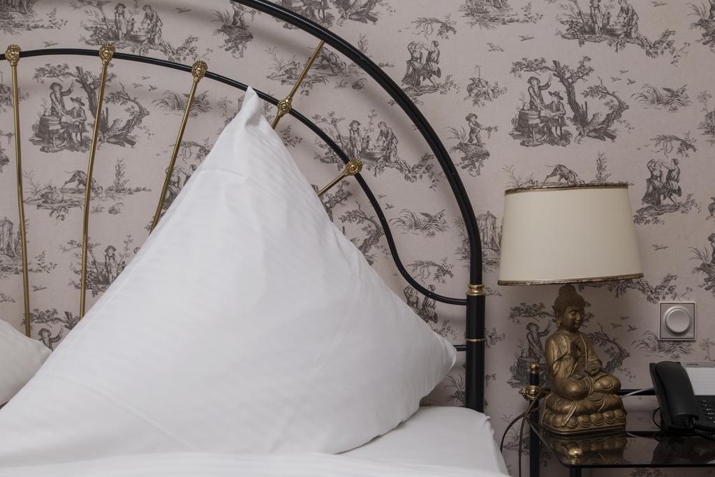 Hotel Zum Alten Brunnen Райне Екстериор снимка