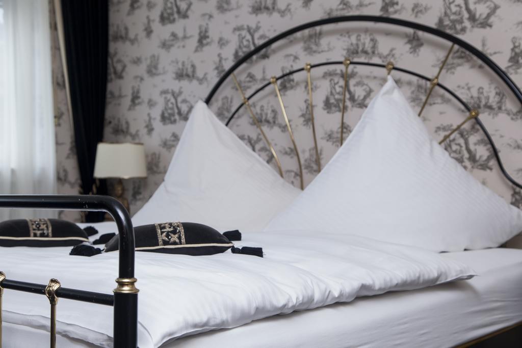 Hotel Zum Alten Brunnen Райне Екстериор снимка