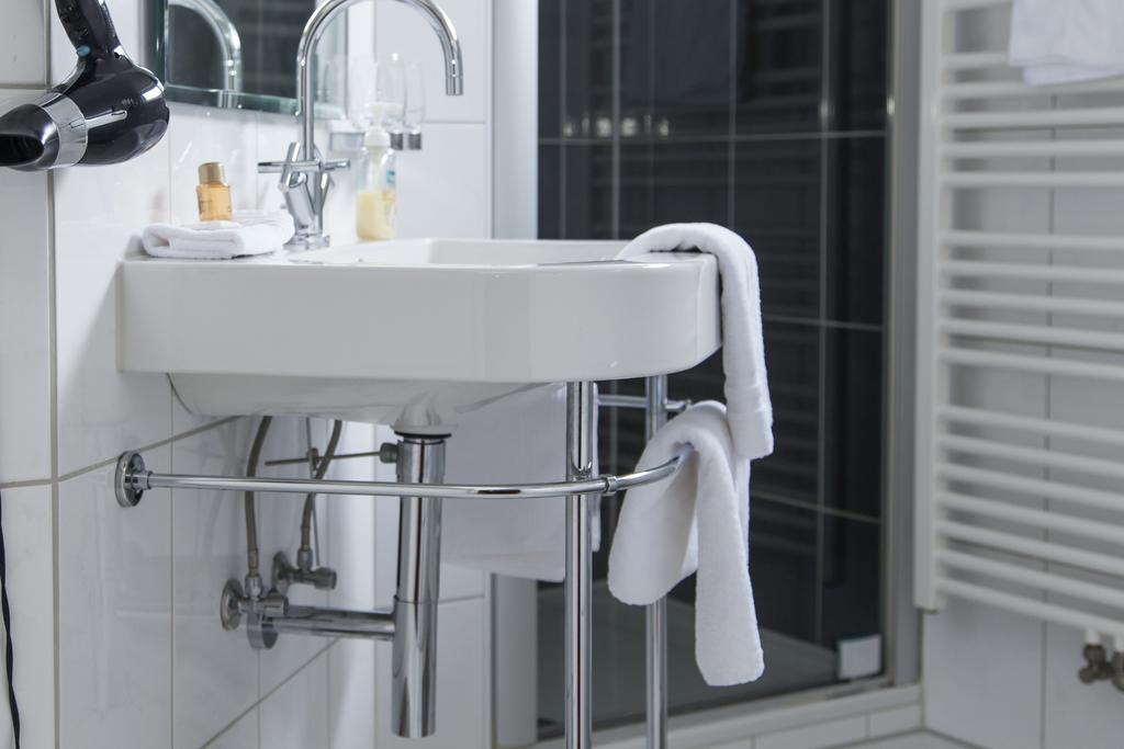 Hotel Zum Alten Brunnen Райне Екстериор снимка